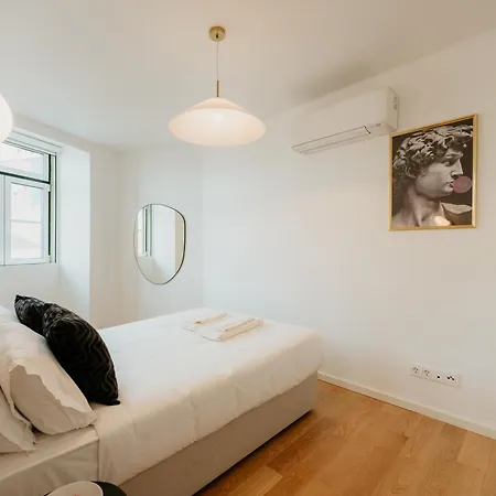 Mary Pink - No 1b - Lovely Two-bedroom Lisbon