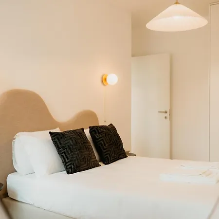 Mary Pink - No 1b - Lovely Two-bedroom Apartment *