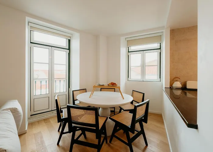 Mary Pink - No 1b - Lovely Two-bedroom