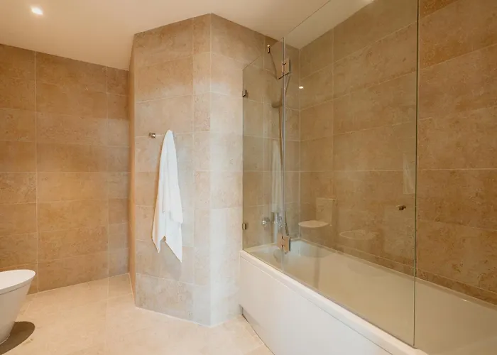 Mary Pink - No 1b - Lovely Two-bedroom *